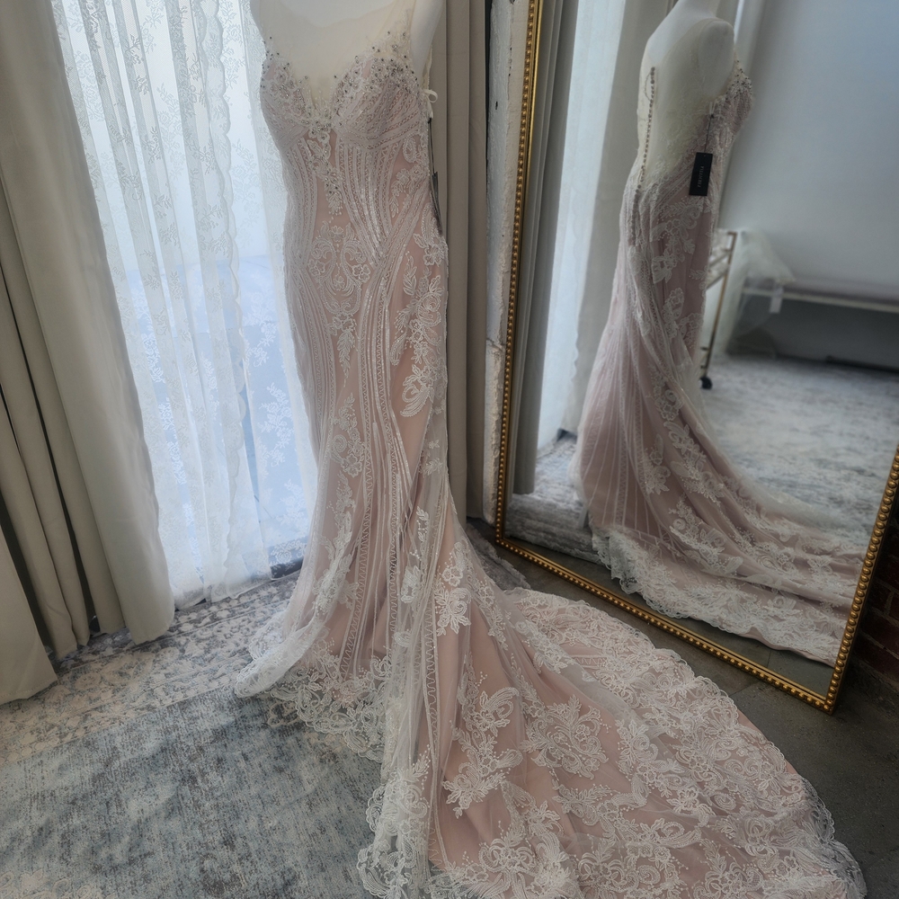 Elegant Lace Wedding Dress in Cream and White